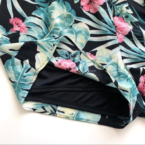 Adorable Tropical Print City Triangles Romper - Picture 7 of 12